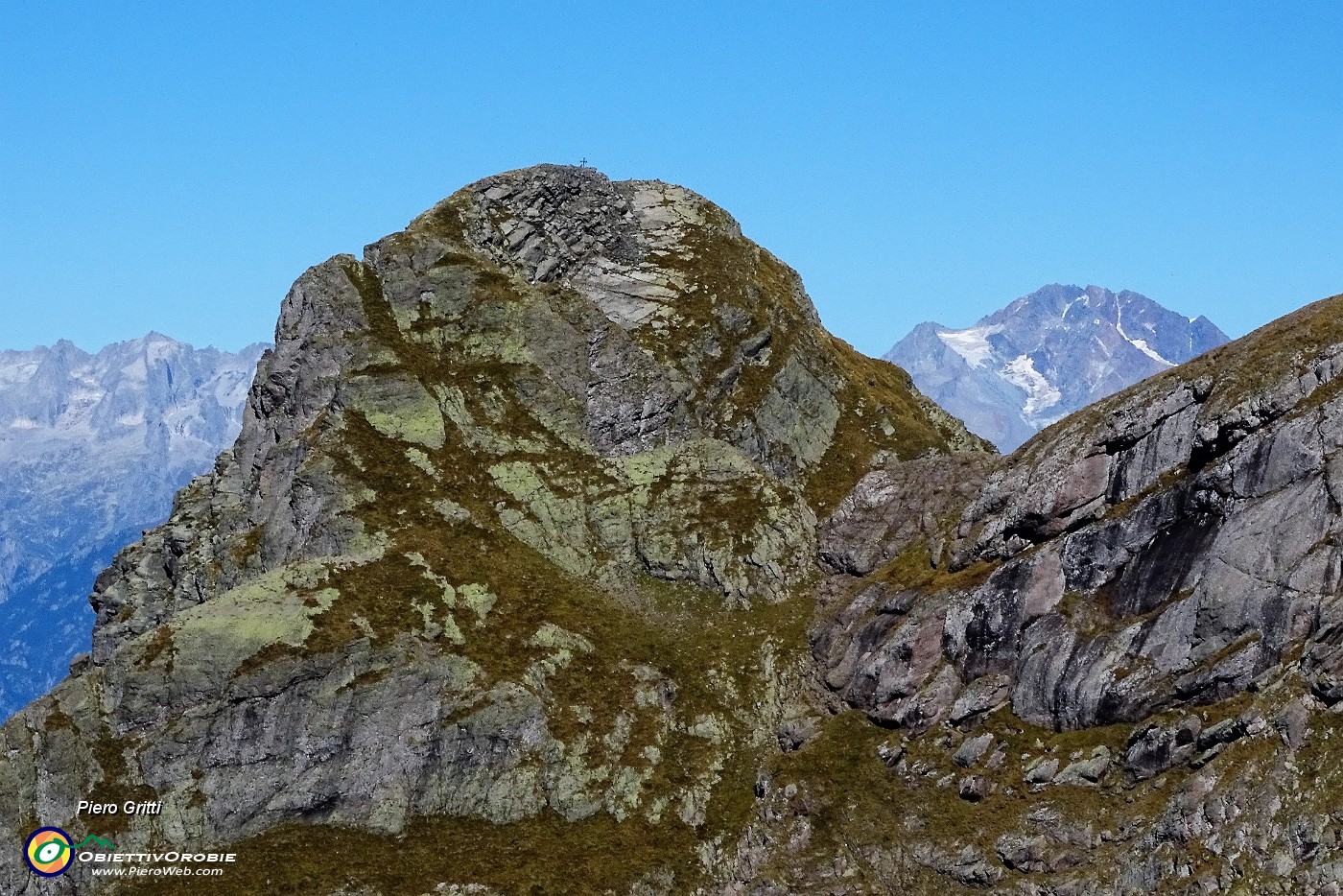 50 Pizzo Trona (2510 m) in primo piano, Disgrazia alle spalle.JPG